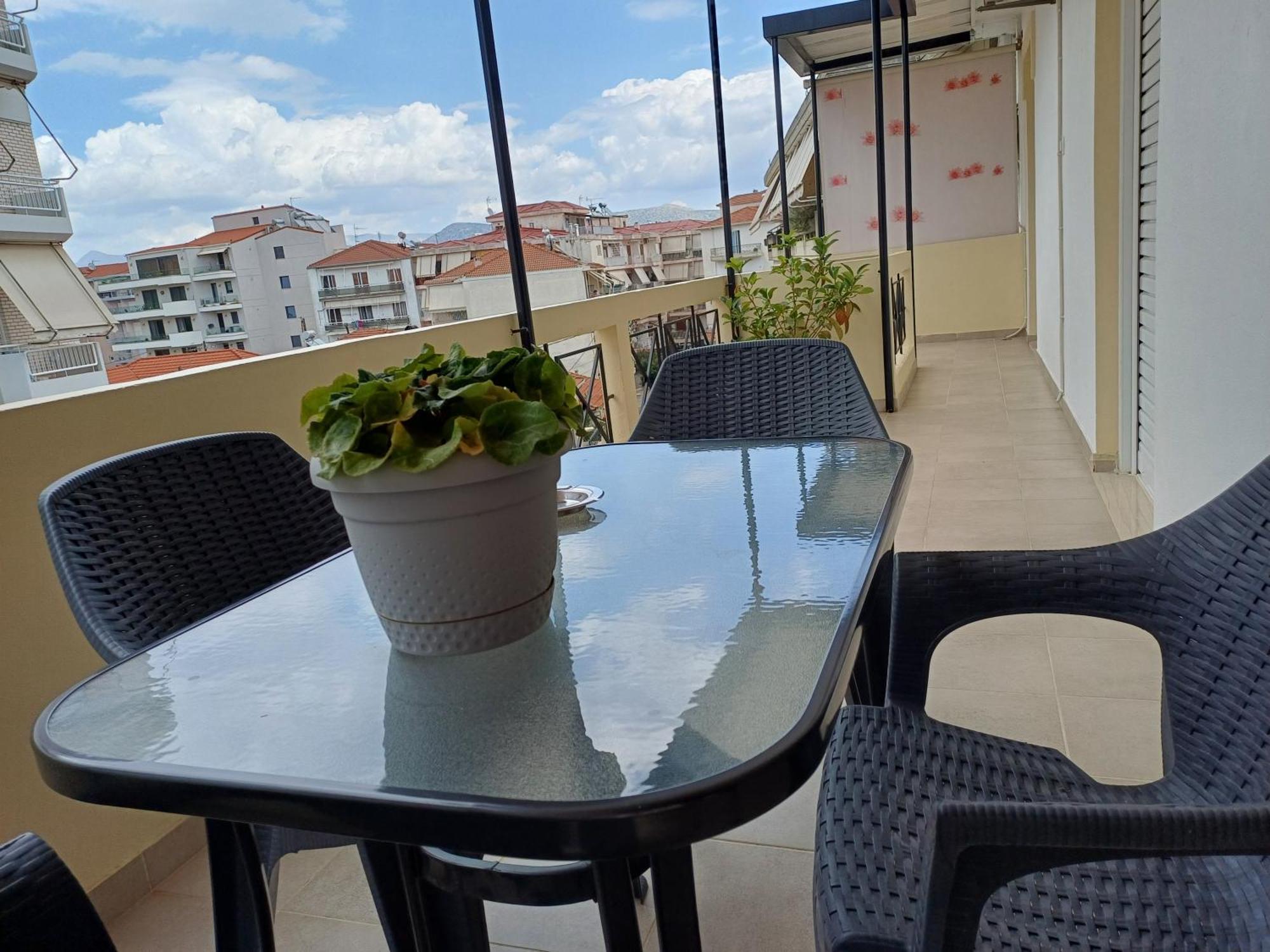 Georgia'S Comfort City Center Apartment Tripoli Esterno foto